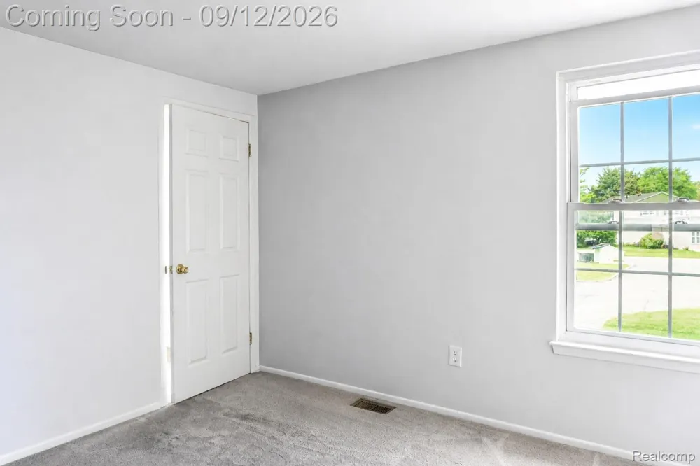 6980 Harvard Lane #127 Canton Charter Township, MI 48187
