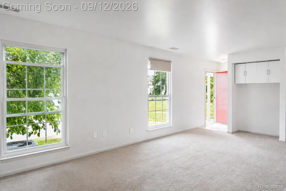 6980 Harvard Lane #127 Canton Charter Township, MI 48187