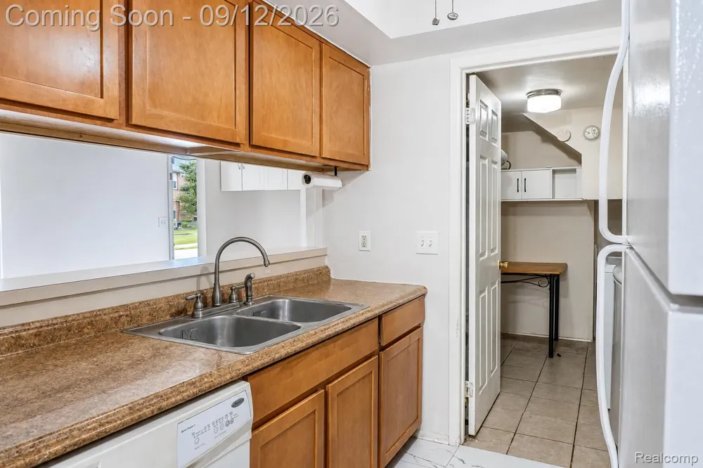 6980 Harvard Lane #127 Canton Charter Township, MI 48187