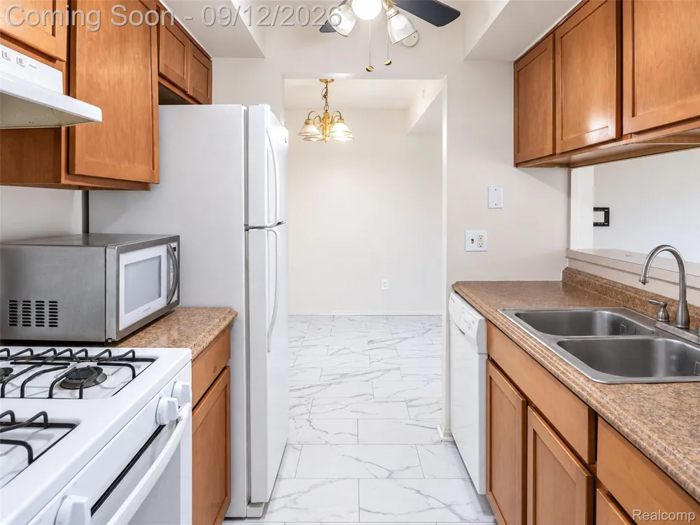 6980 Harvard Lane #127 Canton Charter Township, MI 48187