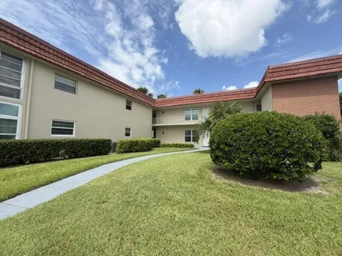 16 Vista Palm Lane #105