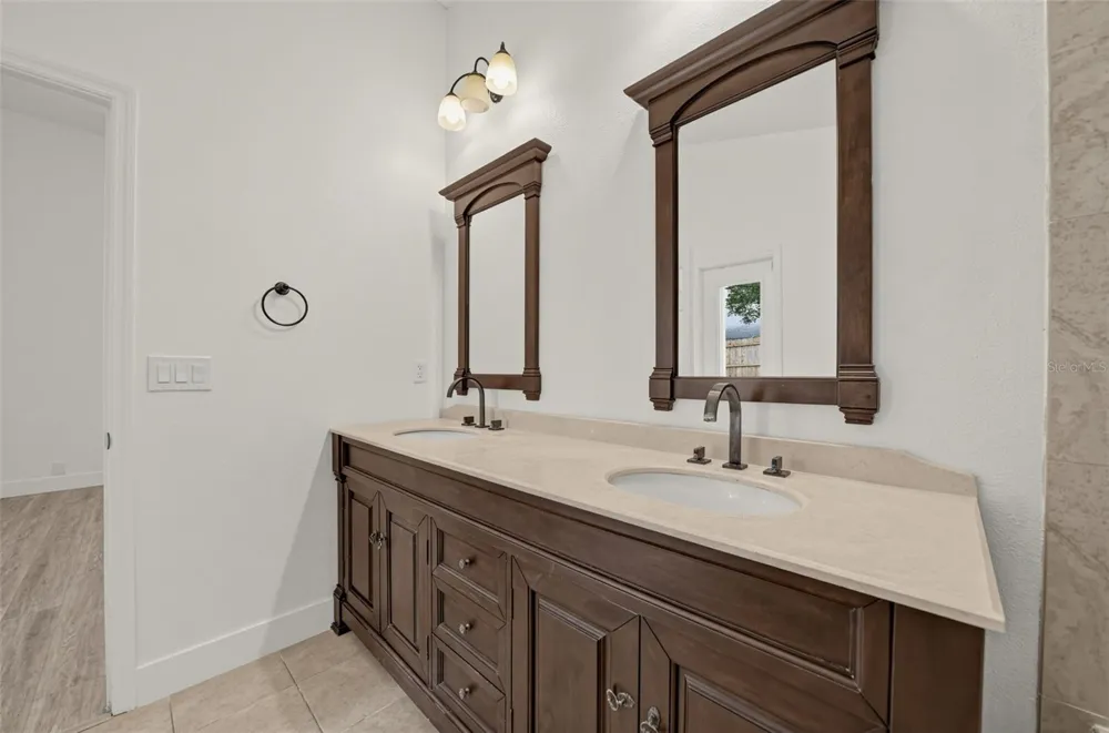1015 BARTLETT COURT Oviedo, FL 32765