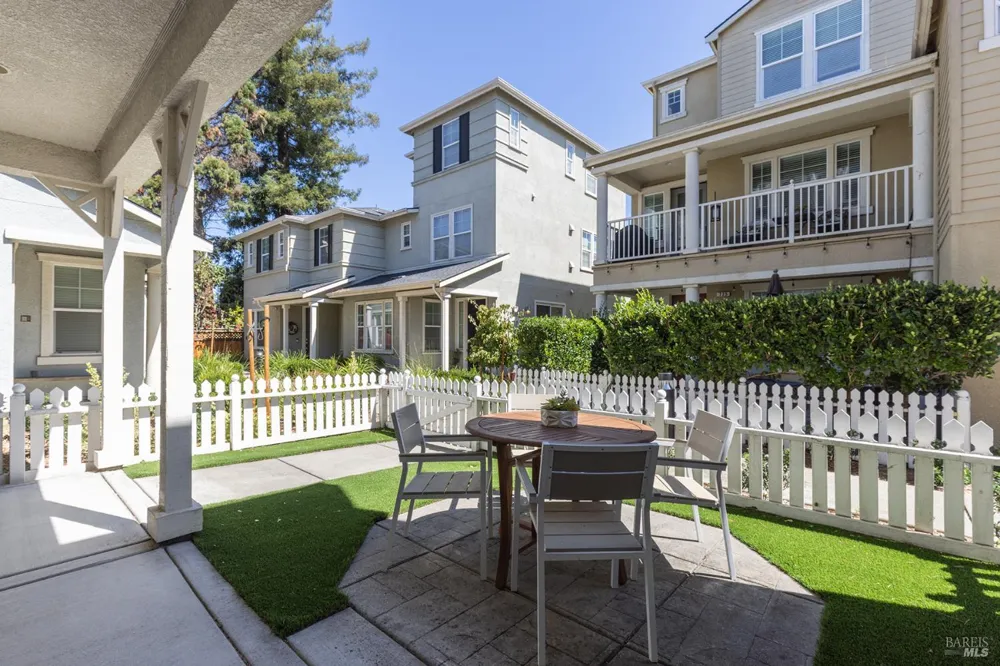 720 Wintergreen Court Napa, CA 94559