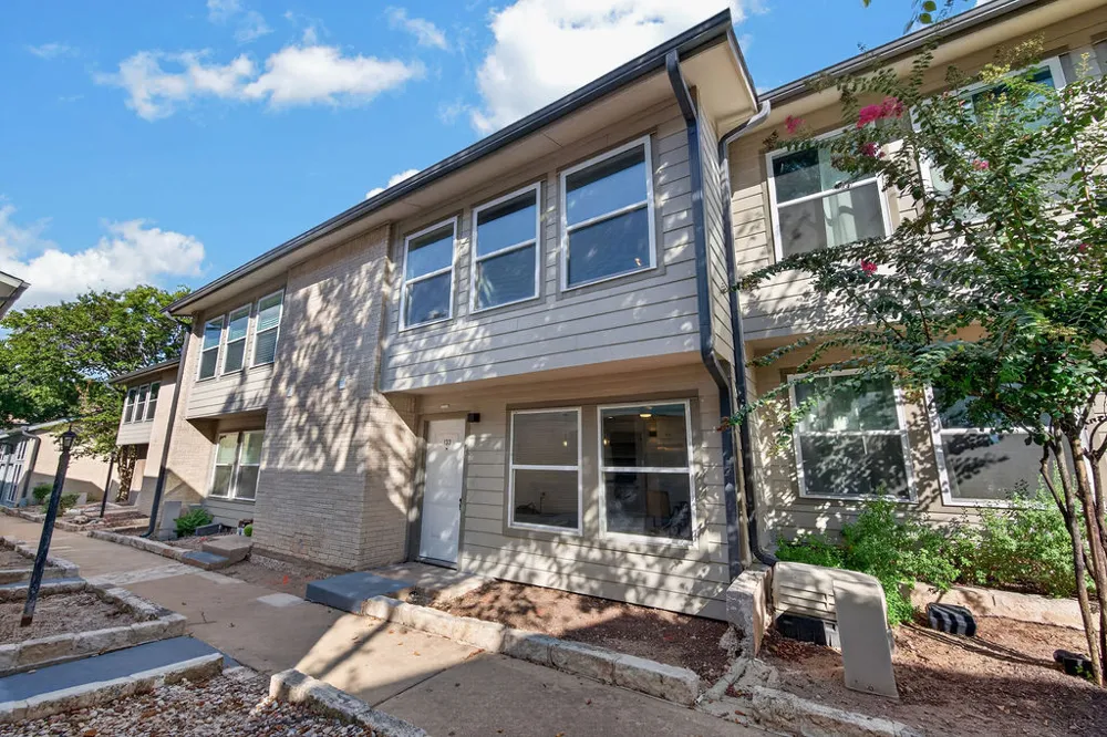 2124 Burton Drive #133 Austin, TX 78741