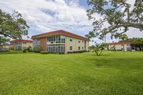 61 Woodland Drive #106