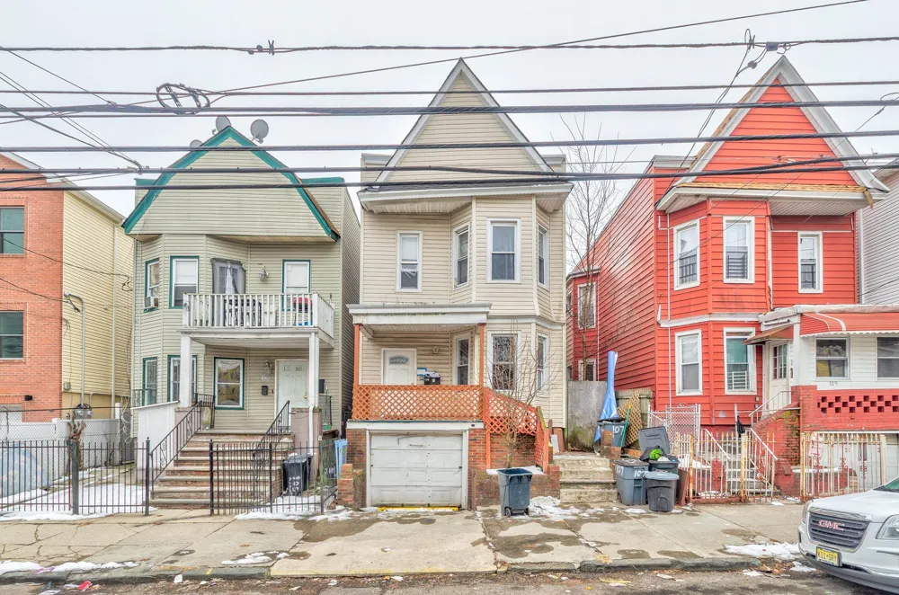 107 GRANT AVE Jersey City, NJ 07305