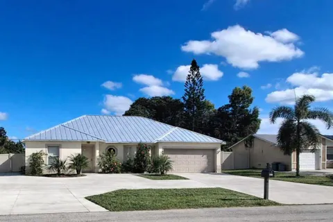 365 NW Hibiscus Street