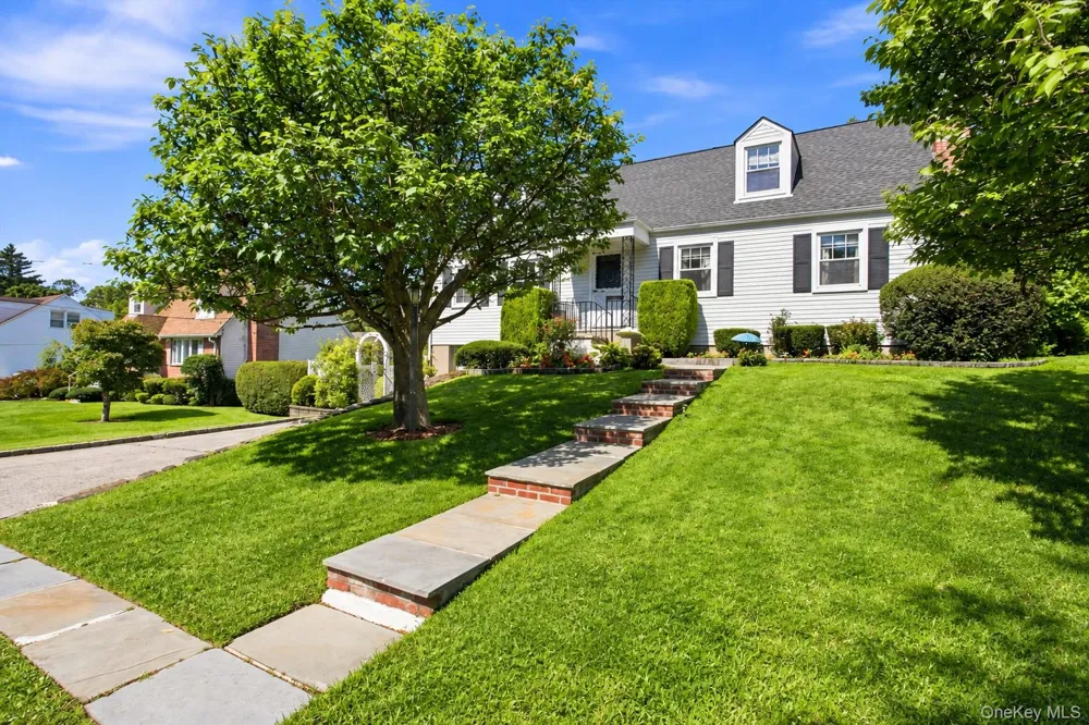 24 Avondale Road Harrison, NY 10528