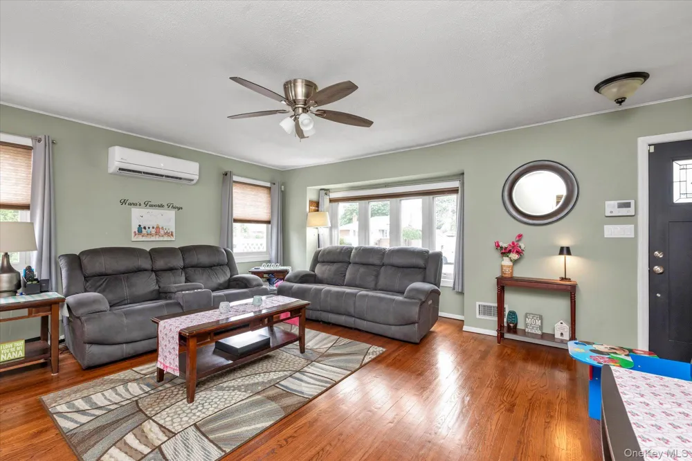 3917 Miller Place Levittown, NY 11756