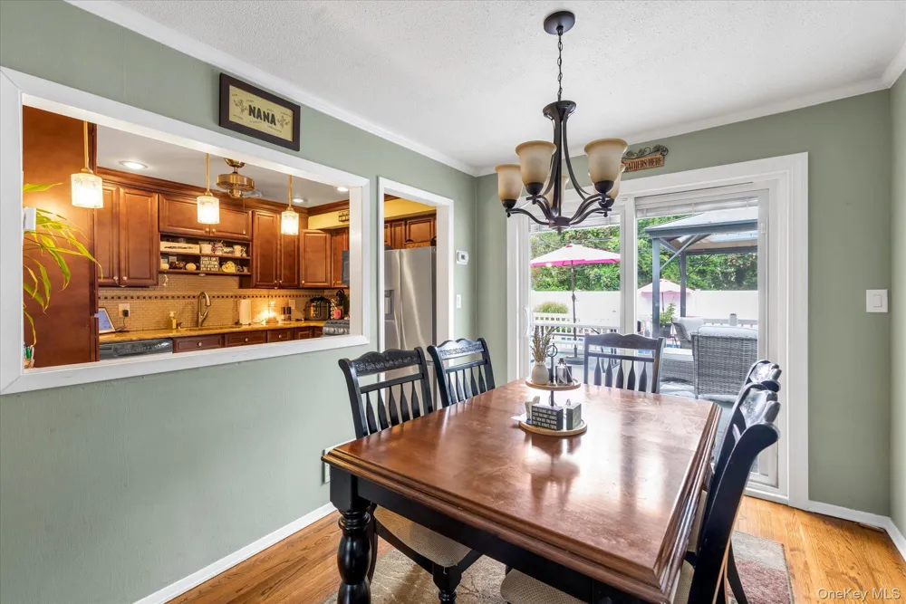 3917 Miller Place Levittown, NY 11756