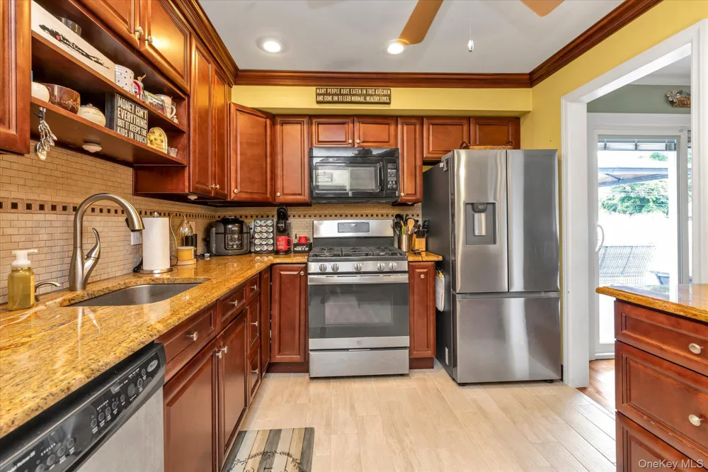 3917 Miller Place Levittown, NY 11756