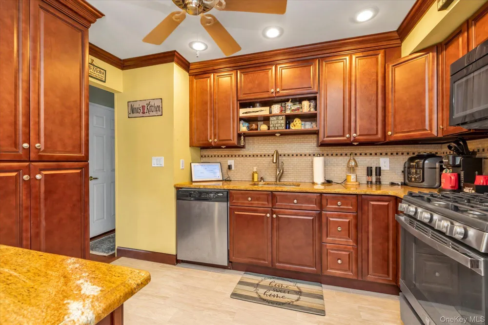 3917 Miller Place Levittown, NY 11756