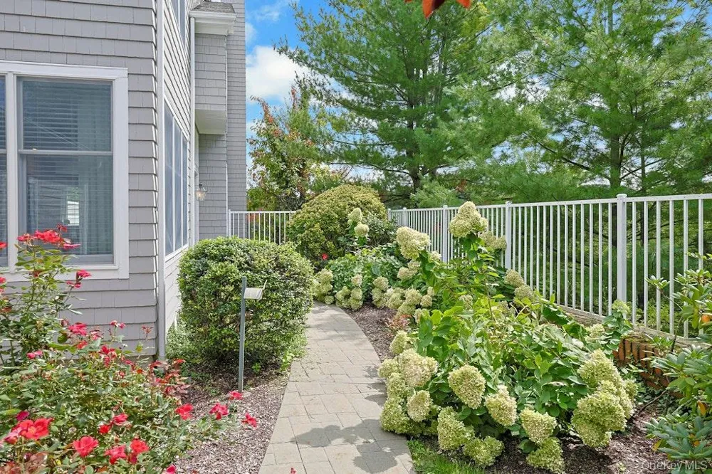 29 Country Club Lane Pleasantville, NY 10570