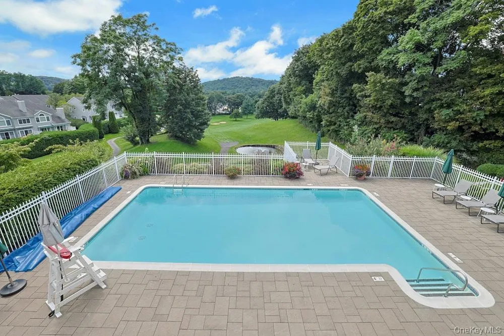 29 Country Club Lane Pleasantville, NY 10570
