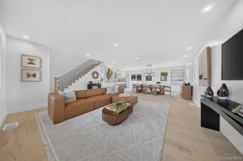2 Lee Place