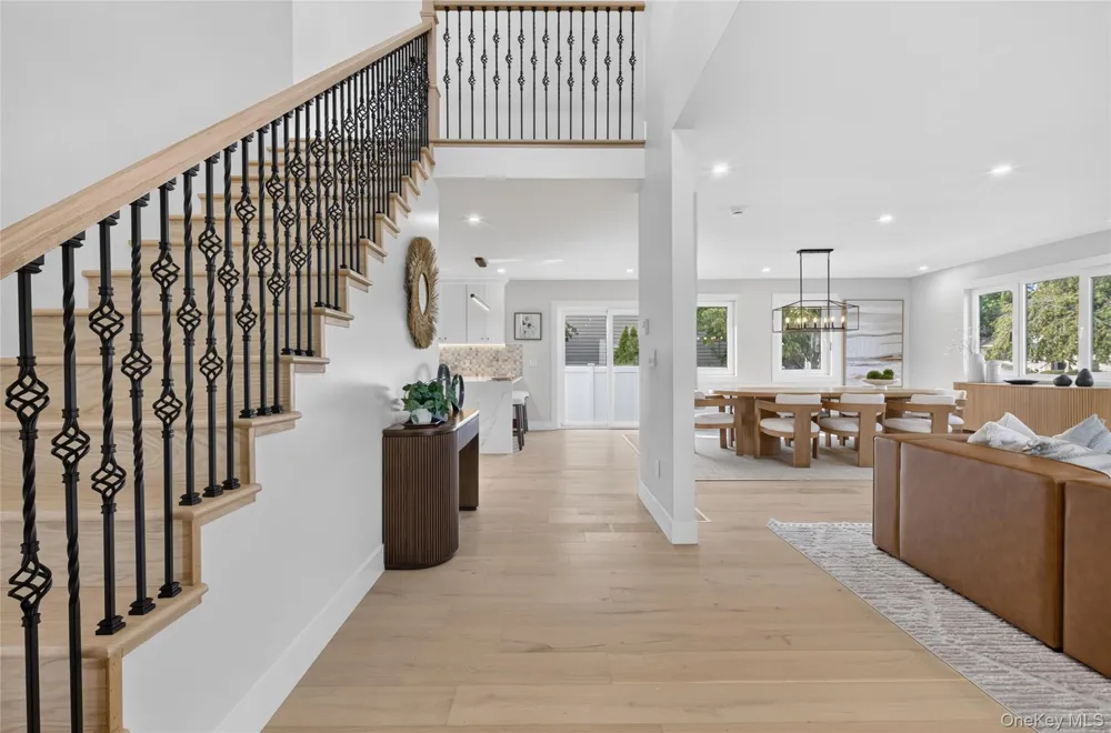 2 Lee Place Old Bethpage, NY 11804