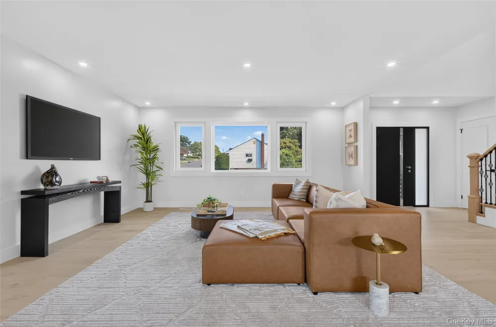 2 Lee Place Old Bethpage, NY 11804