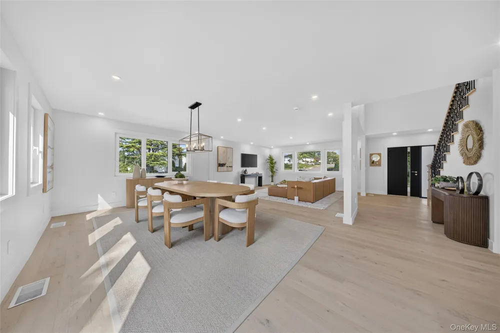 2 Lee Place Old Bethpage, NY 11804