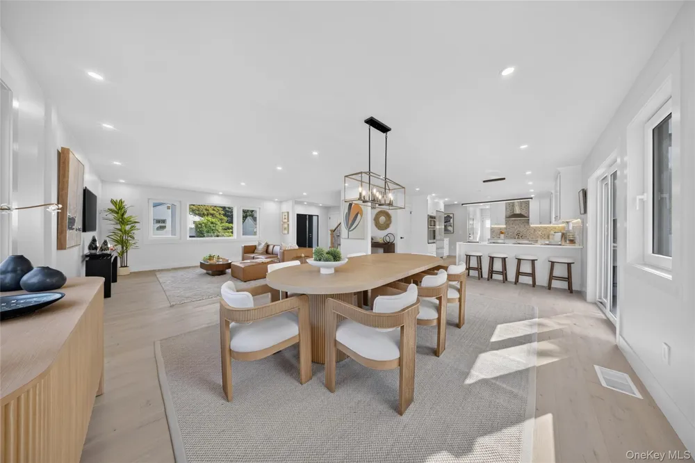 2 Lee Place Old Bethpage, NY 11804