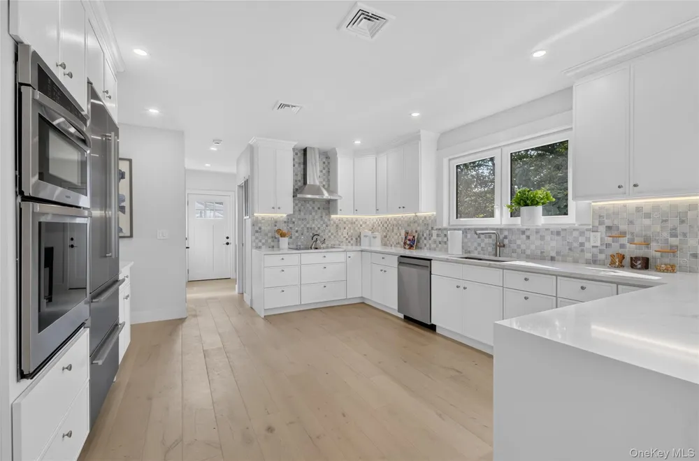 2 Lee Place Old Bethpage, NY 11804