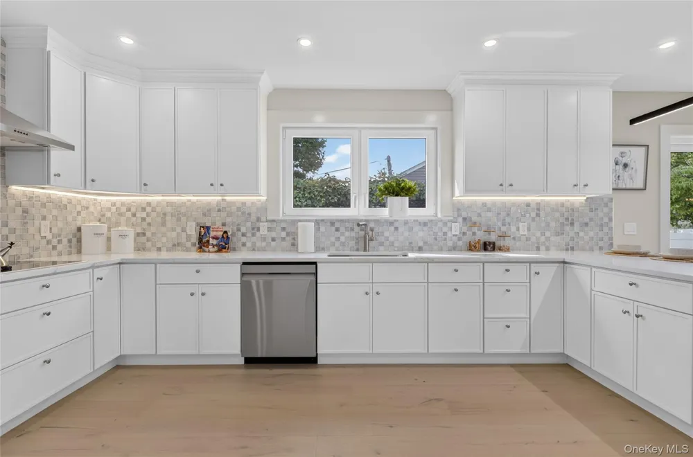 2 Lee Place Old Bethpage, NY 11804