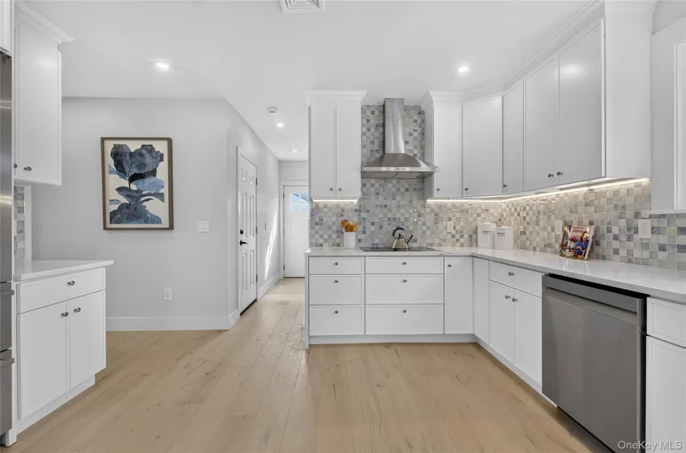 2 Lee Place Old Bethpage, NY 11804