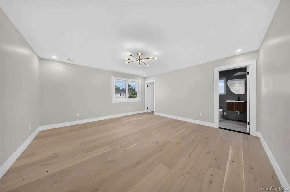 2 Lee Place Old Bethpage, NY 11804