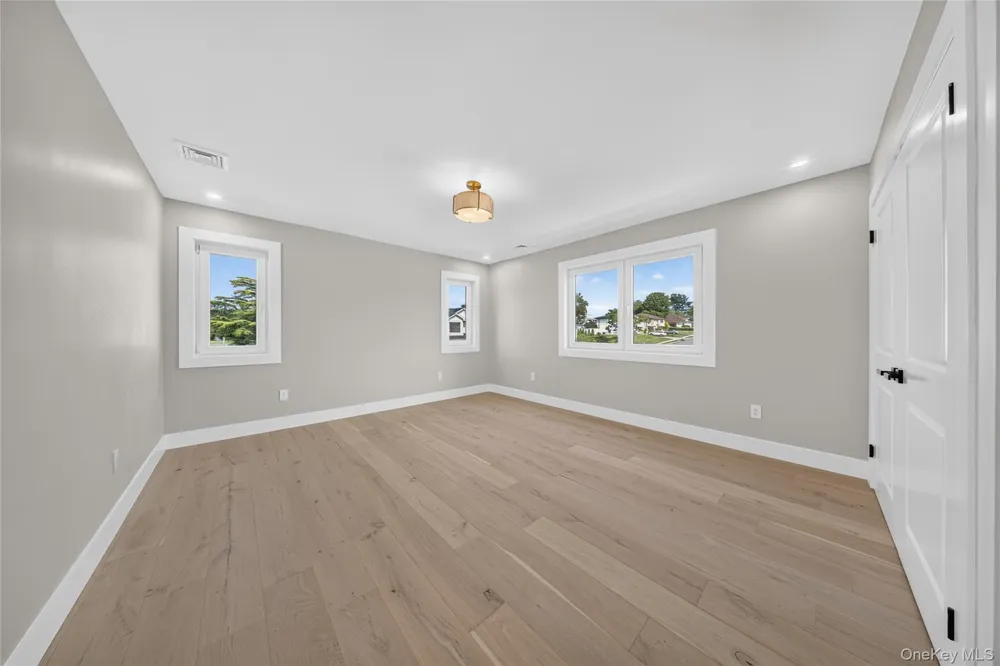 2 Lee Place Old Bethpage, NY 11804