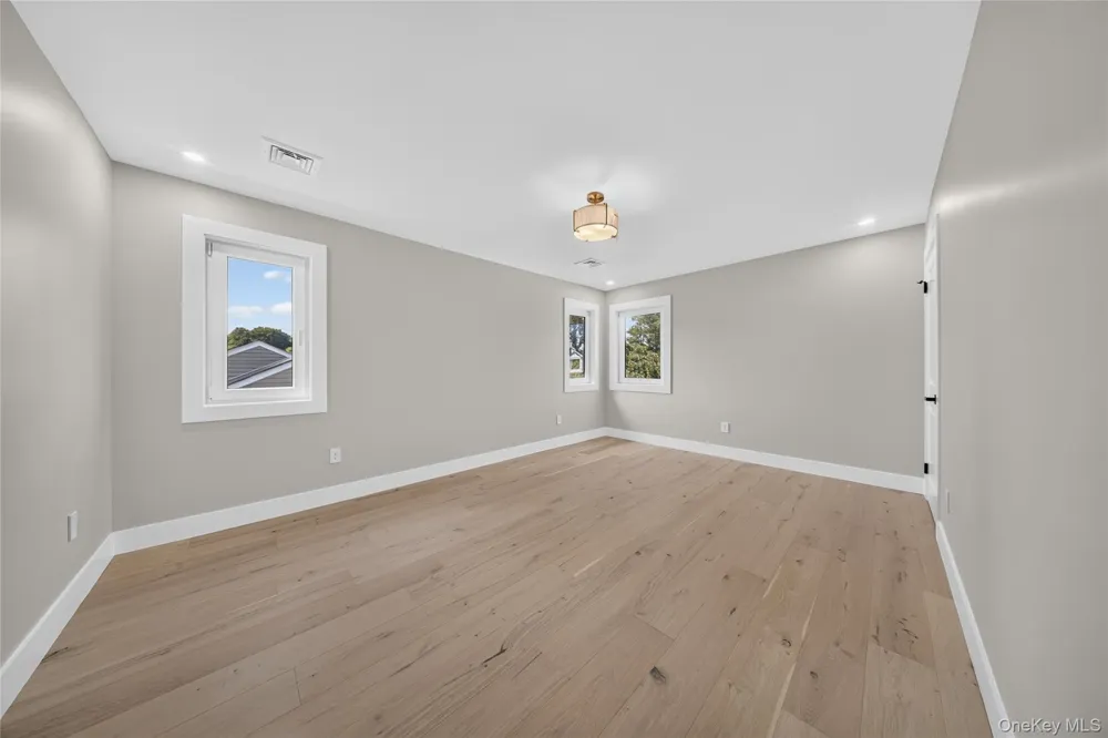 2 Lee Place Old Bethpage, NY 11804