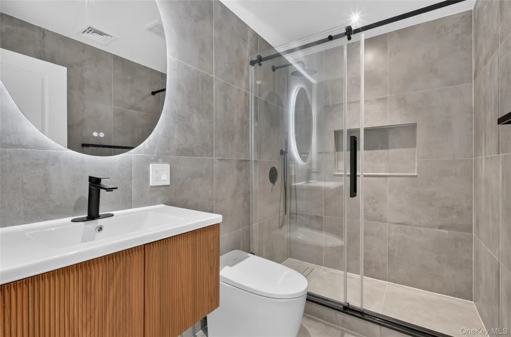 2 Lee Place Old Bethpage, NY 11804