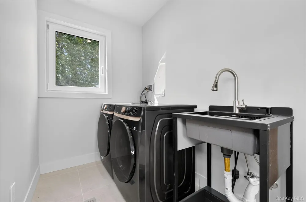 2 Lee Place Old Bethpage, NY 11804
