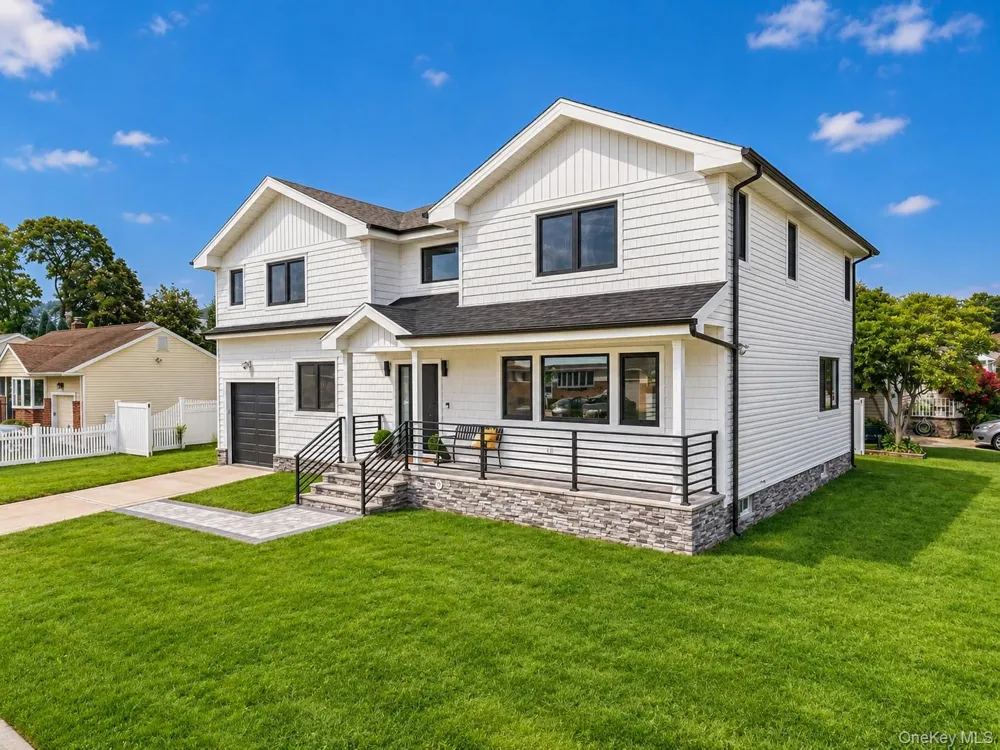 2 Lee Place Old Bethpage, NY 11804