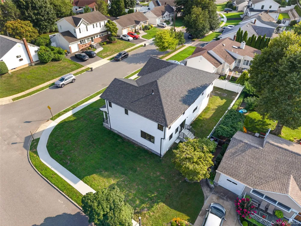 2 Lee Place Old Bethpage, NY 11804