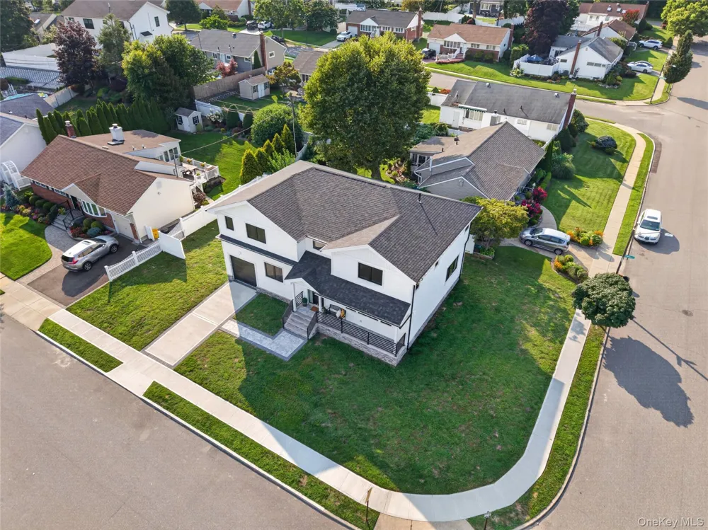 2 Lee Place Old Bethpage, NY 11804