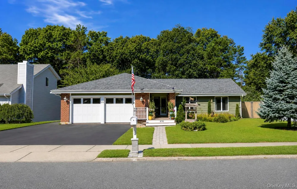 876 Greenbelt Parkway W Holbrook, NY 11741