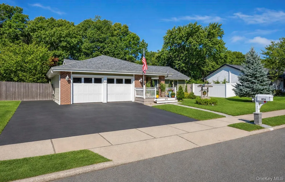 876 Greenbelt Parkway W Holbrook, NY 11741