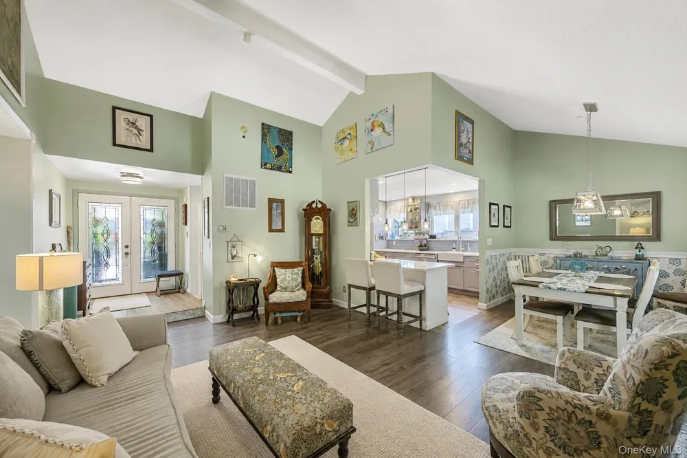 876 Greenbelt Parkway W Holbrook, NY 11741