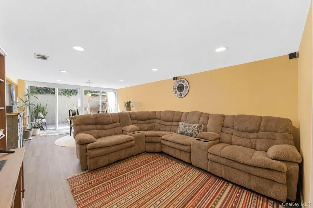 876 Greenbelt Parkway W Holbrook, NY 11741