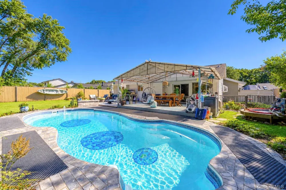 876 Greenbelt Parkway W Holbrook, NY 11741