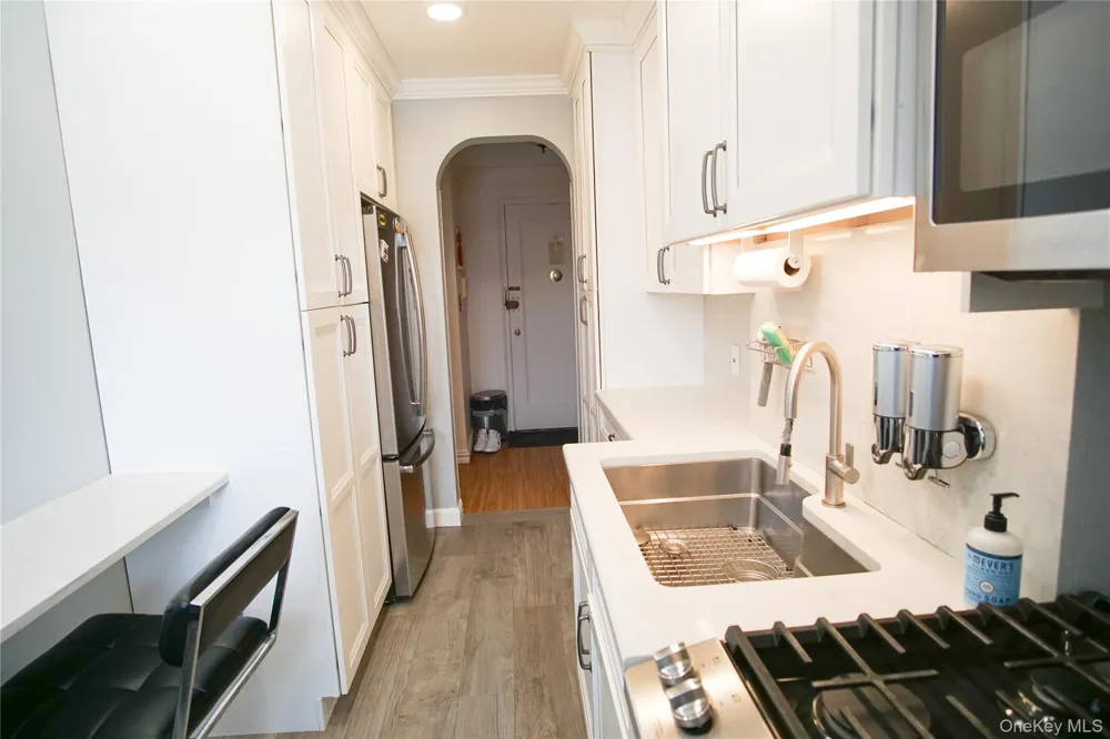 3321 Bruckner Boulevard #5J Bronx, NY 10461