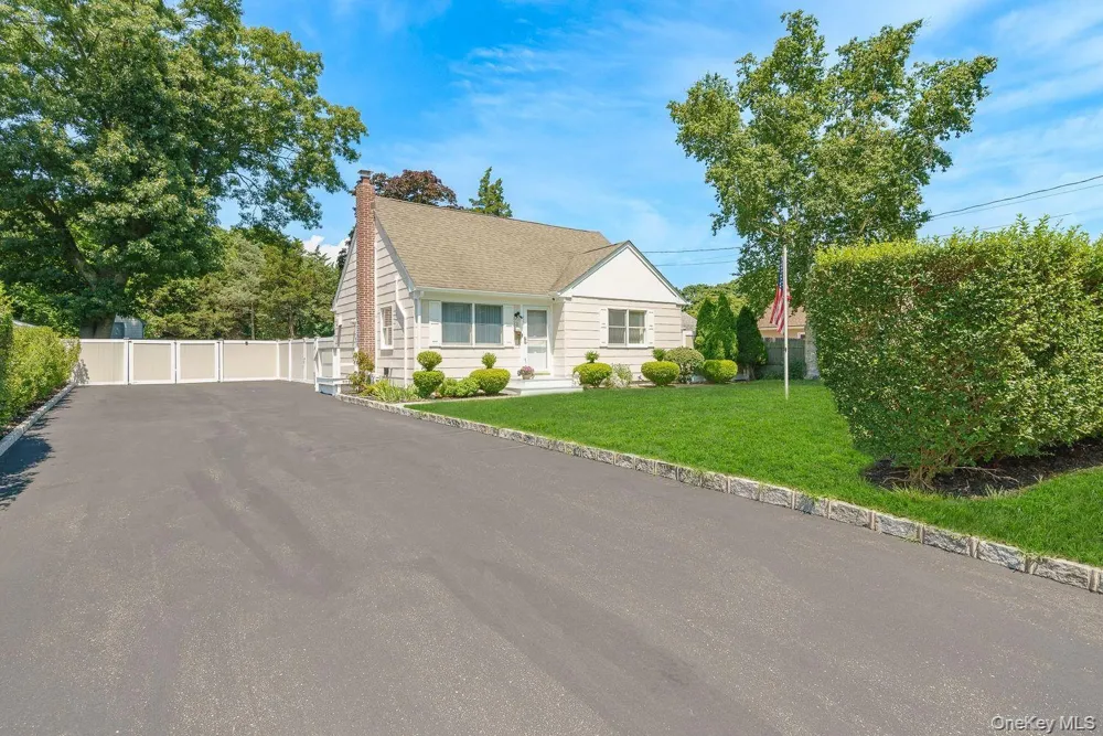 60 Hubbard Avenue Riverhead, NY 11901