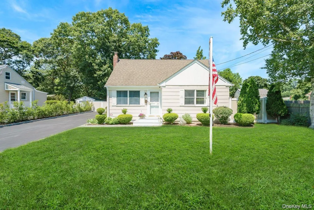 60 Hubbard Avenue Riverhead, NY 11901