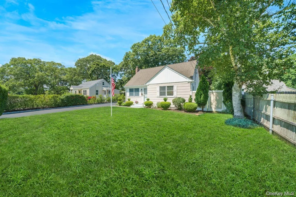 60 Hubbard Avenue Riverhead, NY 11901