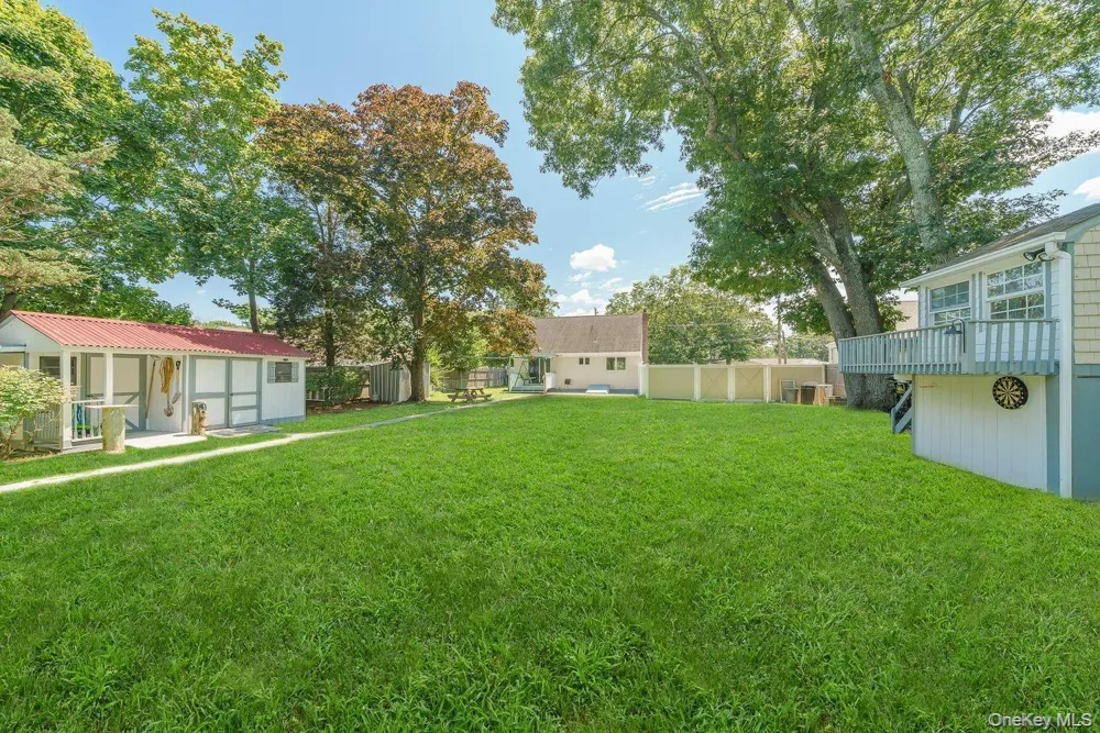 60 Hubbard Avenue Riverhead, NY 11901