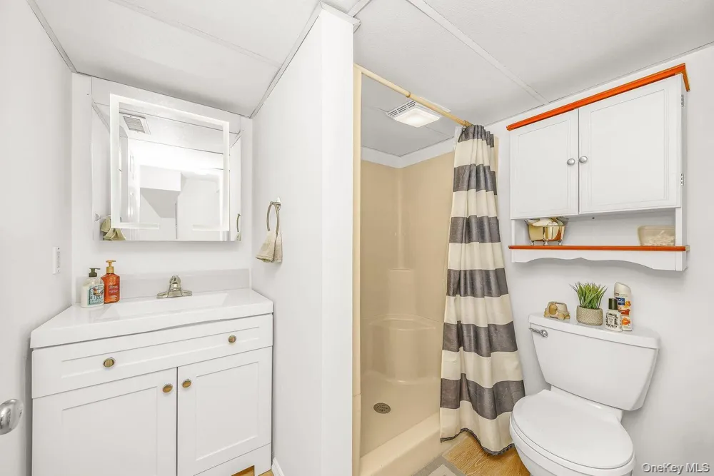 60 Hubbard Avenue Riverhead, NY 11901