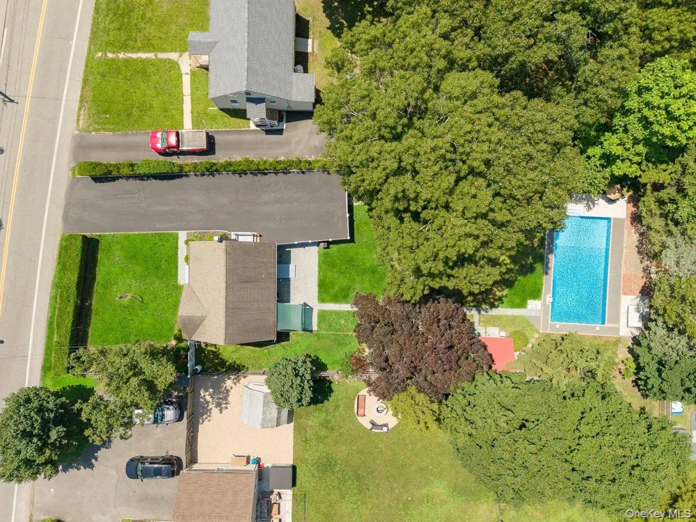 60 Hubbard Avenue Riverhead, NY 11901