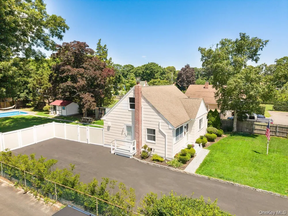 60 Hubbard Avenue Riverhead, NY 11901