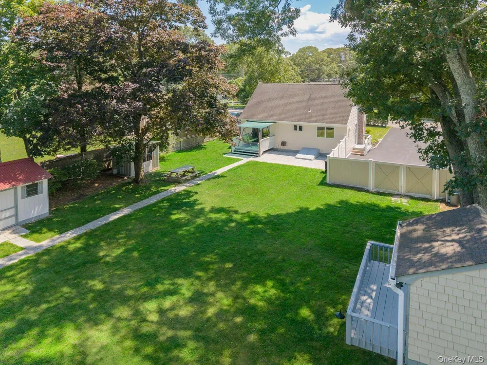 60 Hubbard Avenue Riverhead, NY 11901