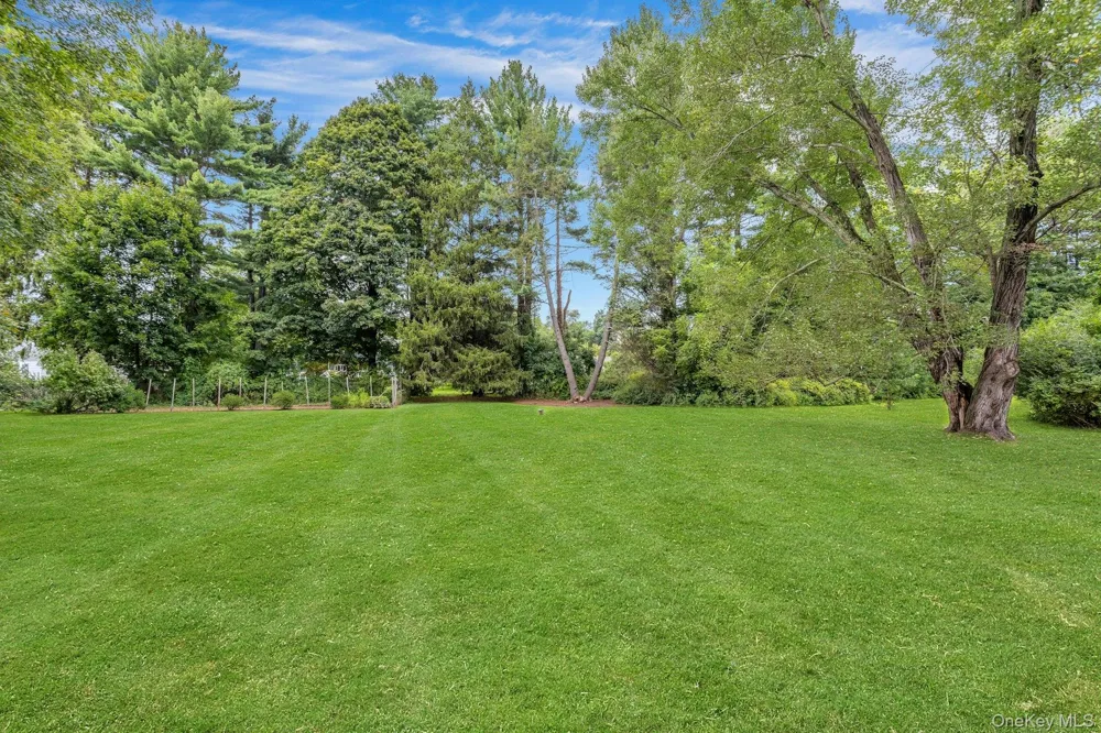 5 Spruce Pond Lane Bedford, NY 10506