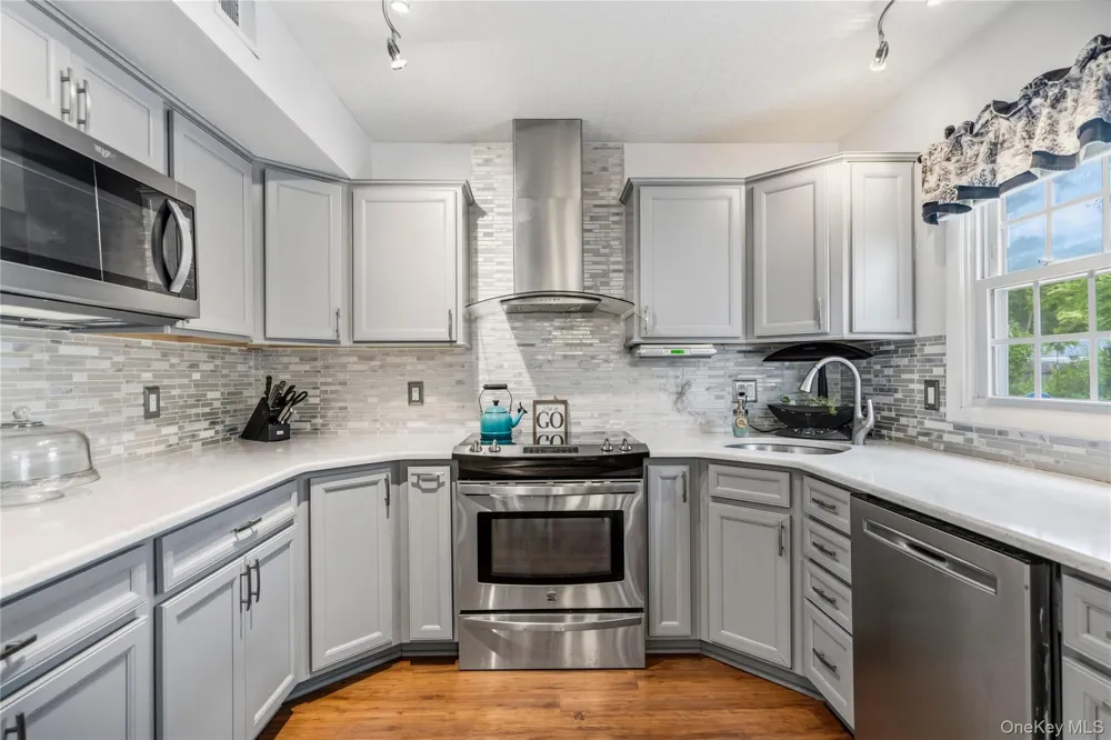 3 Palfrey Street Stony Brook, NY 11790